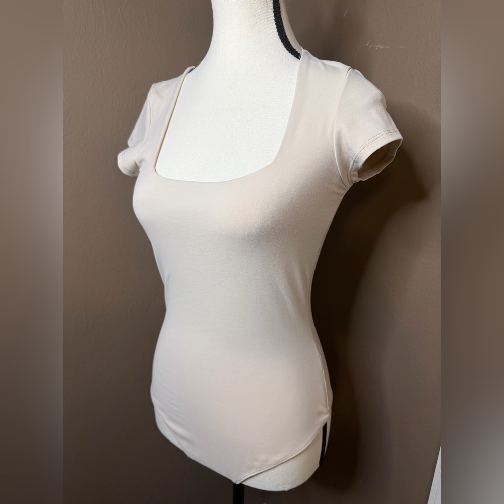FREE PEOPLE INTIMATELY Square Eyes Cap Sleeve Thong Bodysuit in Cream Size Small - Picture 7 of 13